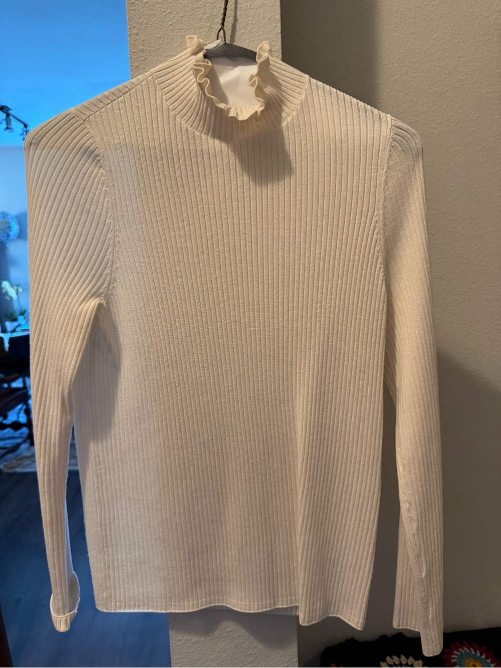 Akris Punto Cream Ribbed Ruffle Turtleneck wool Sweater - Picture 2 of 7